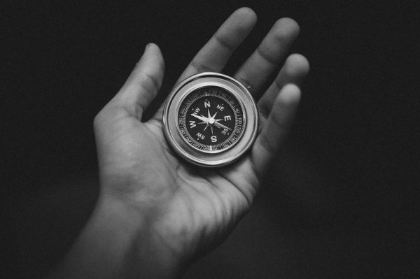 Compass in hand - Bakr Magrabi - Pexels - 3by2